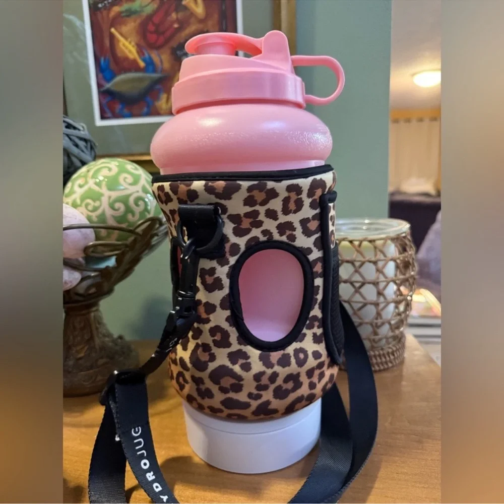 HydroJug Pink water Bottle with straw Leopard
Adjustable Carrying Strap Sleeve - Picture 9 of 16